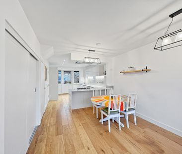 This modern 3 bedroom, spacious property is offered fully furnished... - Photo 4