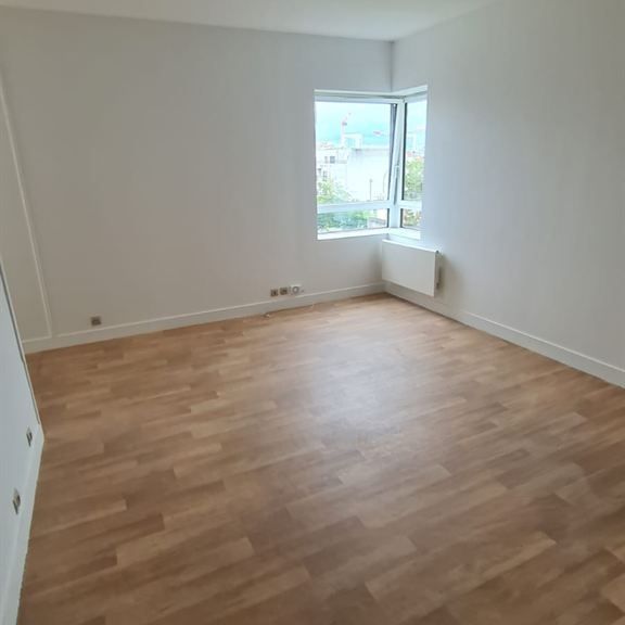 ASNIERES SUR SEINE appartement de 34 m² - 2 pièces - 1 chambre - 1 salle de bains - Photo 1