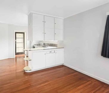 Kensington - 3 Bedroom. - Photo 3