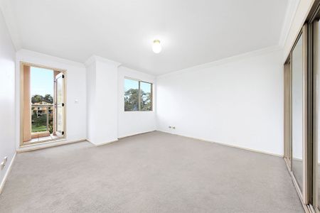 Fully Renovated Ultra Modern 3rd Floor Apartment Overlooking The Park - Photo 3