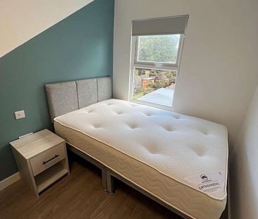 Stunning Room with Private En-Suite – Just 5 Minutes from Watford General Hospital! - Photo 3