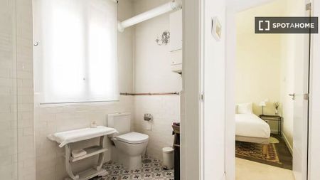 1 room luxury Apartment for rent in Madrid, Spain - Photo 4