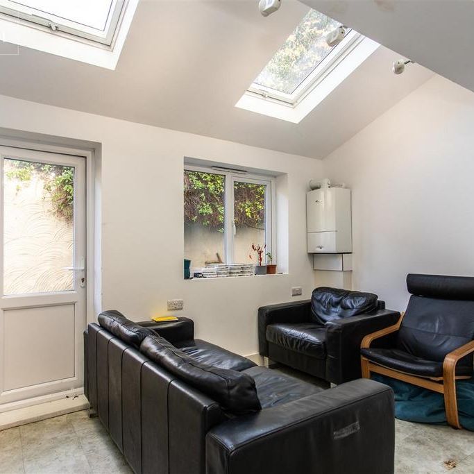 6 bedroom terraced house to rent - Photo 1