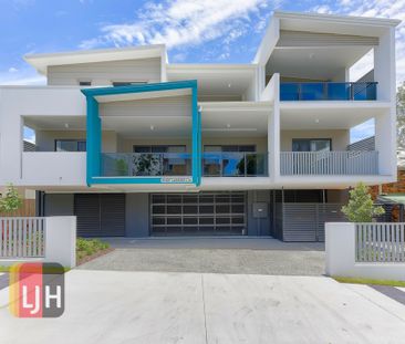 LUXURY TWO BEDROOM UNIT IN BOUTIQUE COMPLEX - Photo 2