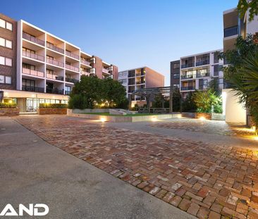 Modern & Luxury Two Bedroom Apartment! - Photo 5