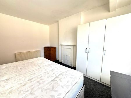 4 bedroom terraced house to rent - Photo 4