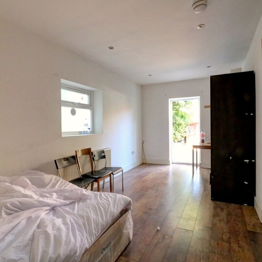 4 Bed Semi-Detached House, Cecil Avenue, IG11 - Photo 1