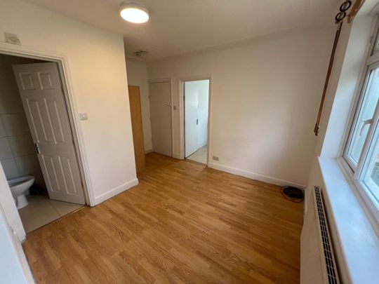 Studio Flat, Balnacraig Avenue, NW10 - Photo 1