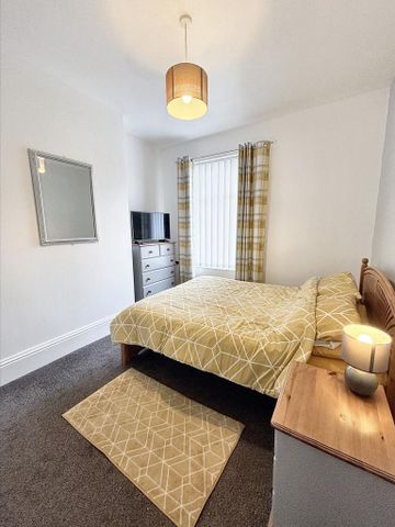 4 bedroom house of multiple occupation to rent - Photo 2