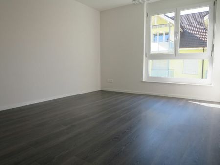 schöne 4 1/2 Zimmer-Wohnung an ruhiger Lage - Photo 2