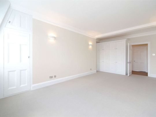 A beautifully presented family apartment providing excellent entertainment space. - Photo 1
