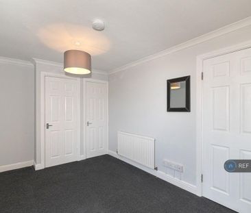 5 bedroom semi-detached house to rent - Photo 2