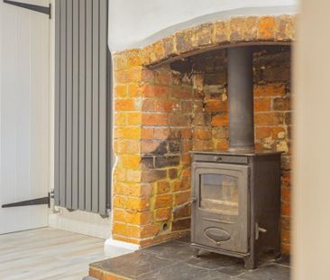 2 bedroom terraced house to rent - Photo 4