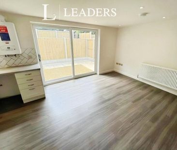 2 bedroom bungalow to rent - Photo 2