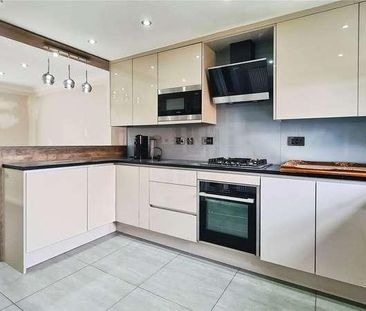 Kingfisher Grove, Three Mile Cross, Reading, Berkshire, RG7 - Photo 3