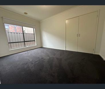12 Gembrook Street, Manor Lakes, Vic 3024 - Photo 5