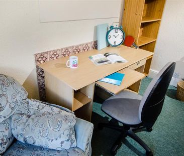 3 bedroom private hall to rent - Photo 3