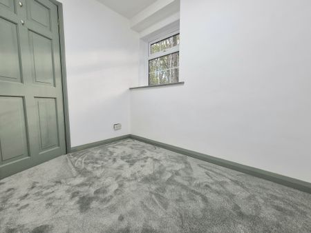 Brackenbed Lane, Halifax - Photo 3