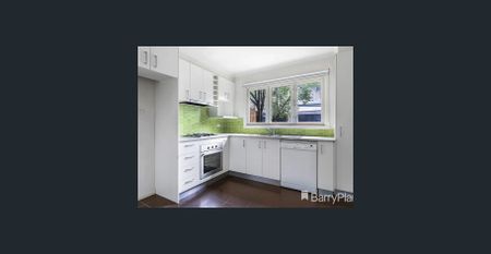 Three Bedroom Townhouse In Fantastic Location - Photo 2