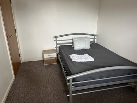 2 Bed Flat, The Waterfront, M11 - Photo 4