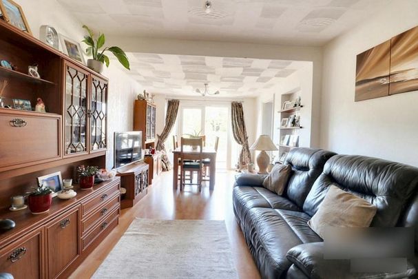 3 bedroom semi-detached bungalow to rent - Photo 1