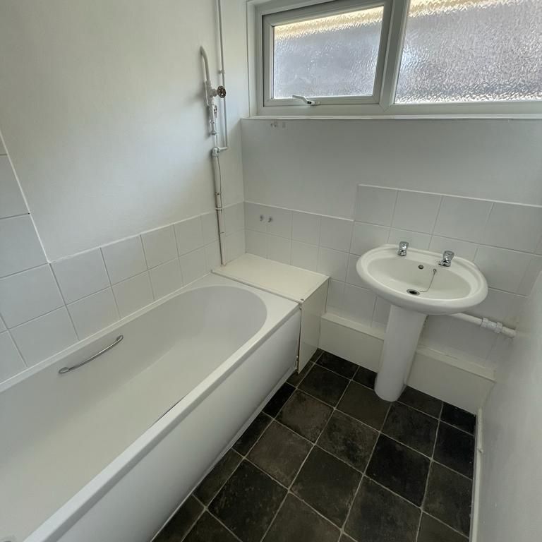 3 bedroom maisonette to rent - Photo 1