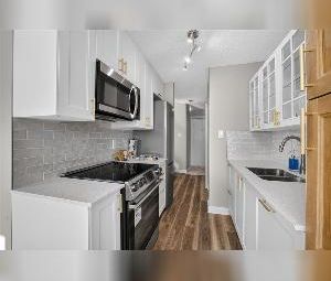 2 Bed 1 Bath Multi Level Unit Inglewood Edmonton - Photo 6