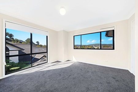 Light filled townhouse - Photo 4