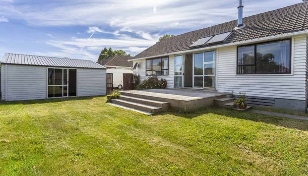 Freshly renovated 4 Bedroom 2 Bathroom property - Photo 1