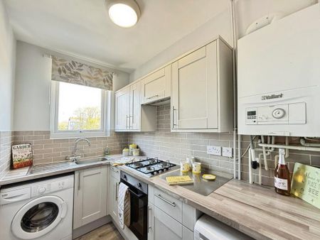 1 bedroom flat to rent - Photo 2
