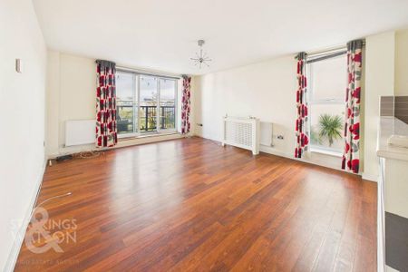 2 bedroom flat to rent - Photo 2