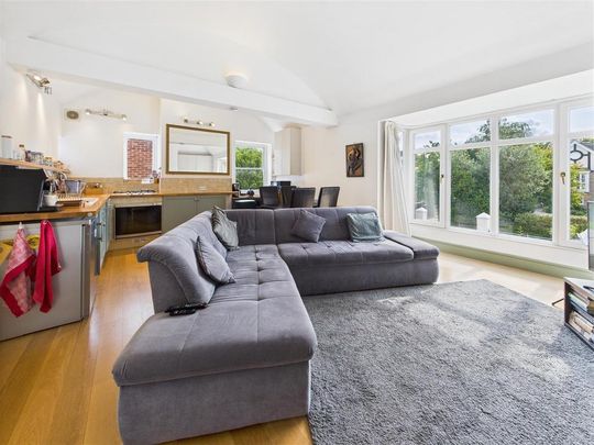 2 bedroom flat to rent - Photo 1