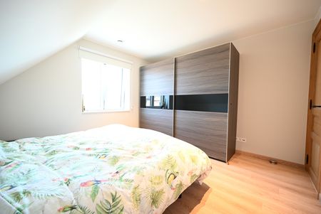 EXCLUSIEVE woning met 3 slaapkamers & GARAGEBOX in centrum Sint-Kruis! - Photo 2