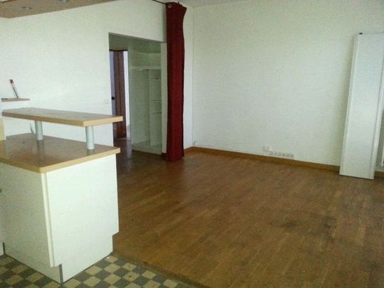 Appartement 3 pièces 62m2 MARSEILLE 2EME 958 euros - Photo 1