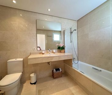 Ático de alquiler en Alcazaba Lagoon, Casares pueblo - Photo 2