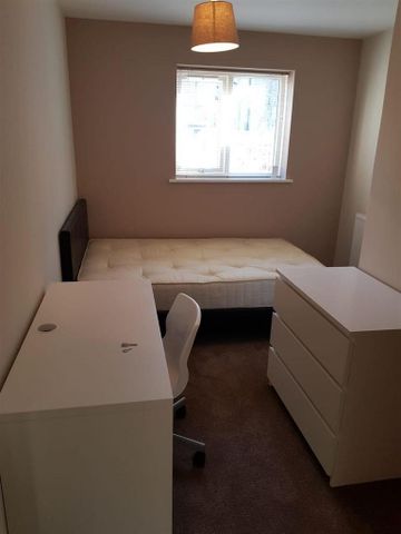 6 bedroom house to rent - Photo 2