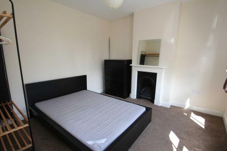 6 bedroom end of terrace house to rent - Photo 4