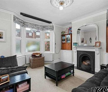 Kings Road,horsham, RH13 - Photo 1