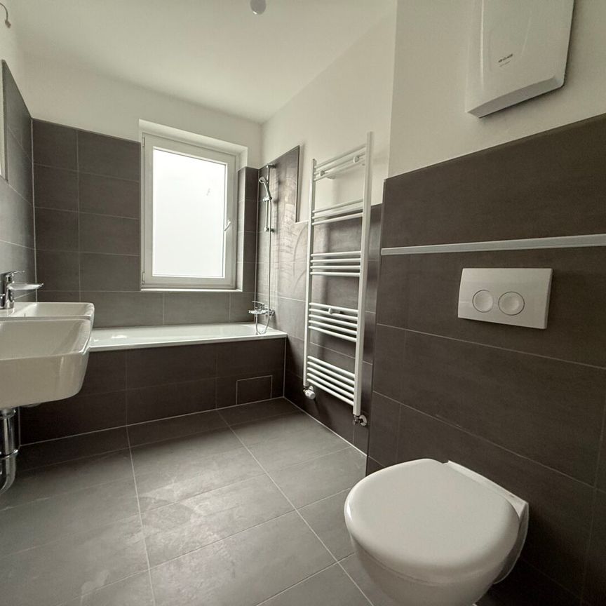 Frisch sanierte 3 Zimmer-Wohnung in zentraler Lage! - Photo 1