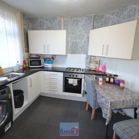2 bedroom semi-detached house to rent - Photo 3