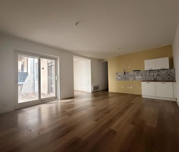 Location Appartement 2 pièces 73m² TOULON 83000 - Photo 2