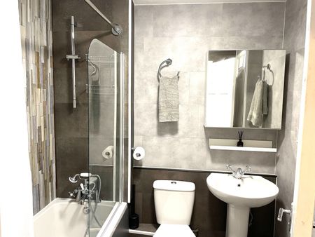 1 Bed Flat, Cotton Avenue, W3 - Photo 5