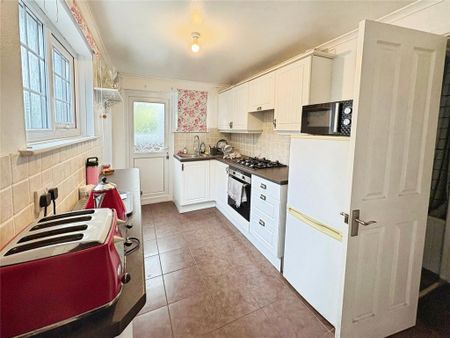 2 bedroom semi-detached house to rent - Photo 5