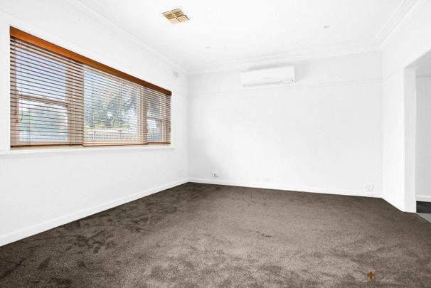 HOUSE SIZED PROPERTY | STUDY | WALKING DISTANCE TO BEACH - Photo 1