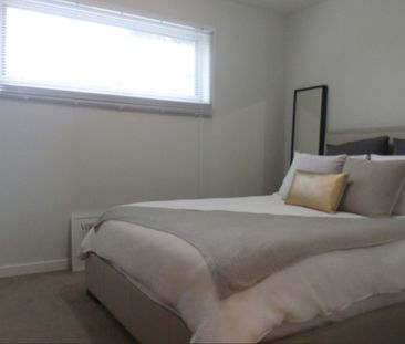 Inner City Living! - Photo 4