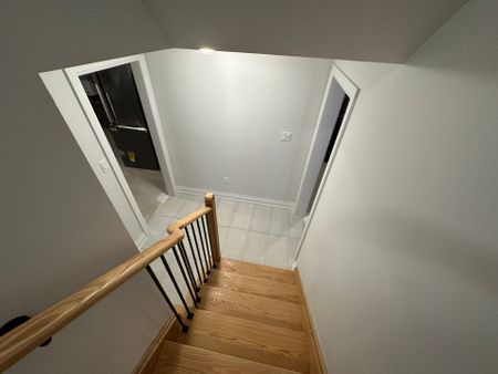 For Lease - 6 La Reine Avenue, Richmond Hill, Ontario - Photo 3