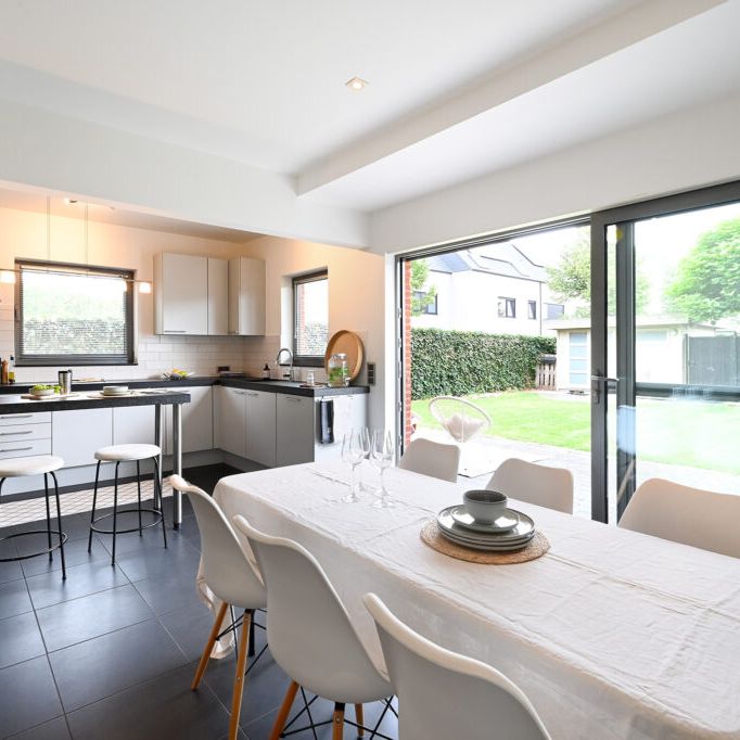 Mooi gelijkvloers appartement met ruime tuin en parking - Photo 1