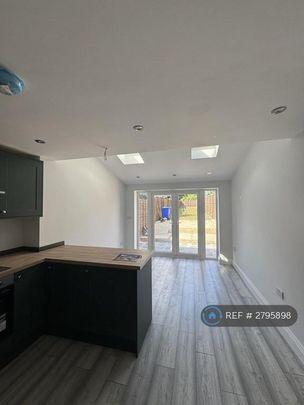 3 bedroom terraced house to rent - Photo 1