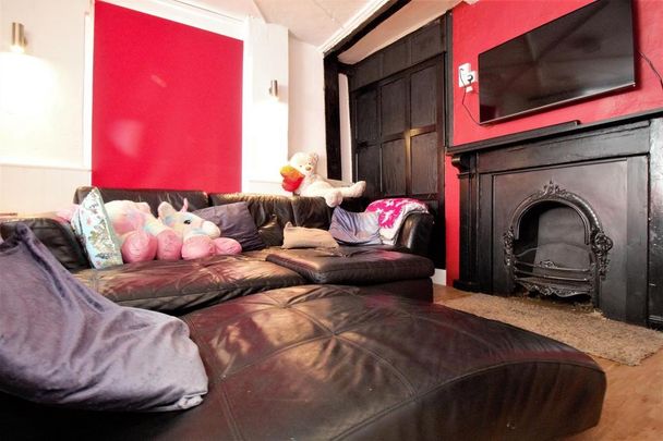 1 bedroom in a house share to rent - Photo 1