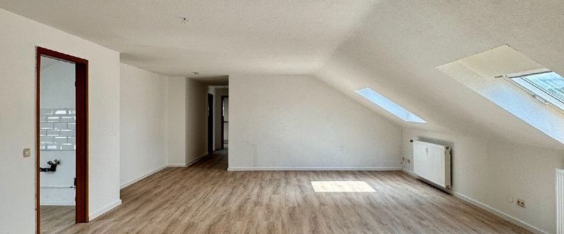 Haan Zentrum - Fußgängerzone! Großzügige Dachgeschosswohnung mit 2,5 Zimmern! - Photo 1